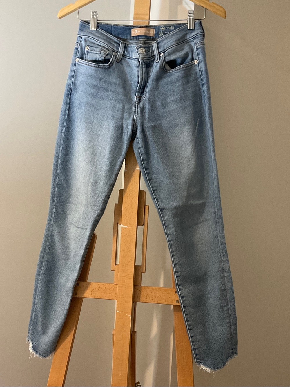 7 For All Mankind Women’s Light Blue Skinny Jeans | W 27
